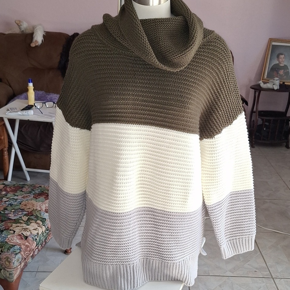Womens Unbranded beautiful! Like new acrylic sweater size L